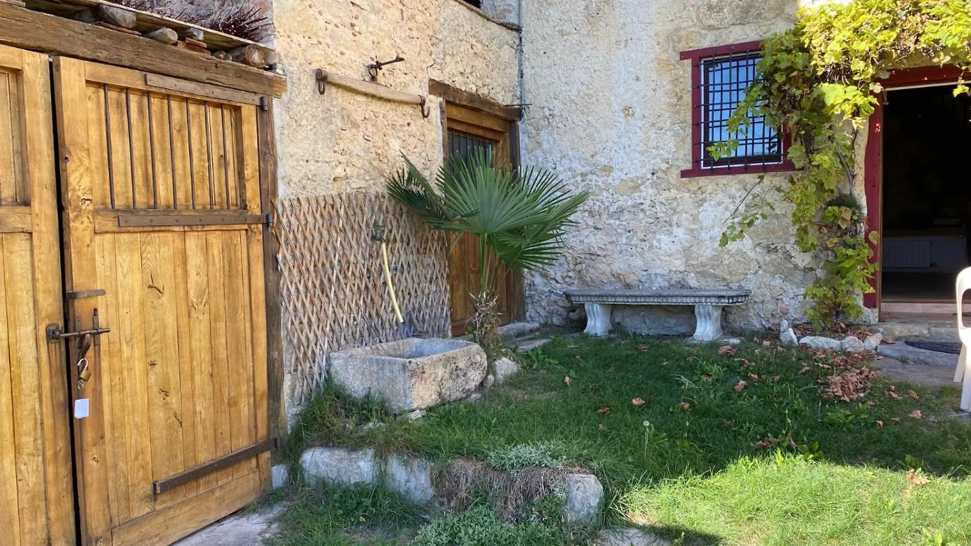 Le Clos Segur Leychert Nyaraló